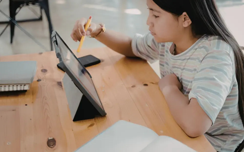 Aide aux devoirs en ligne : comment ça marche et comment bien choisir