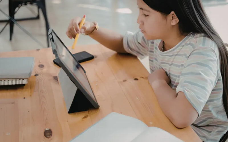 Aide aux devoirs en ligne : comment ça marche et comment bien choisir