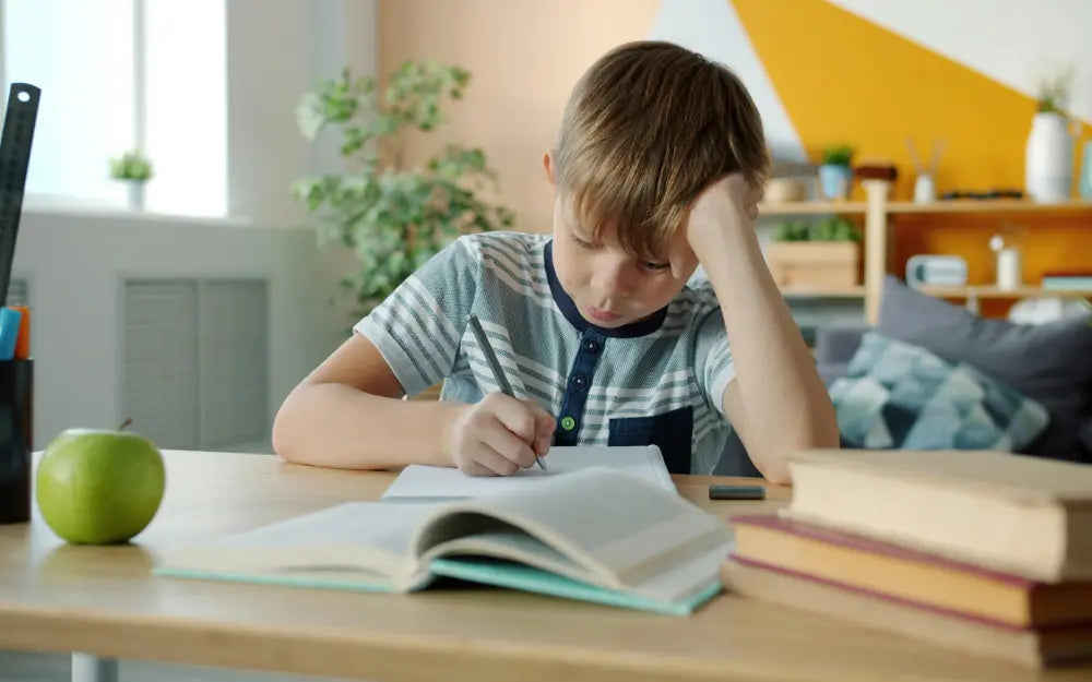 Aide aux devoirs gratuite : les vraies solutions pour le primaire
