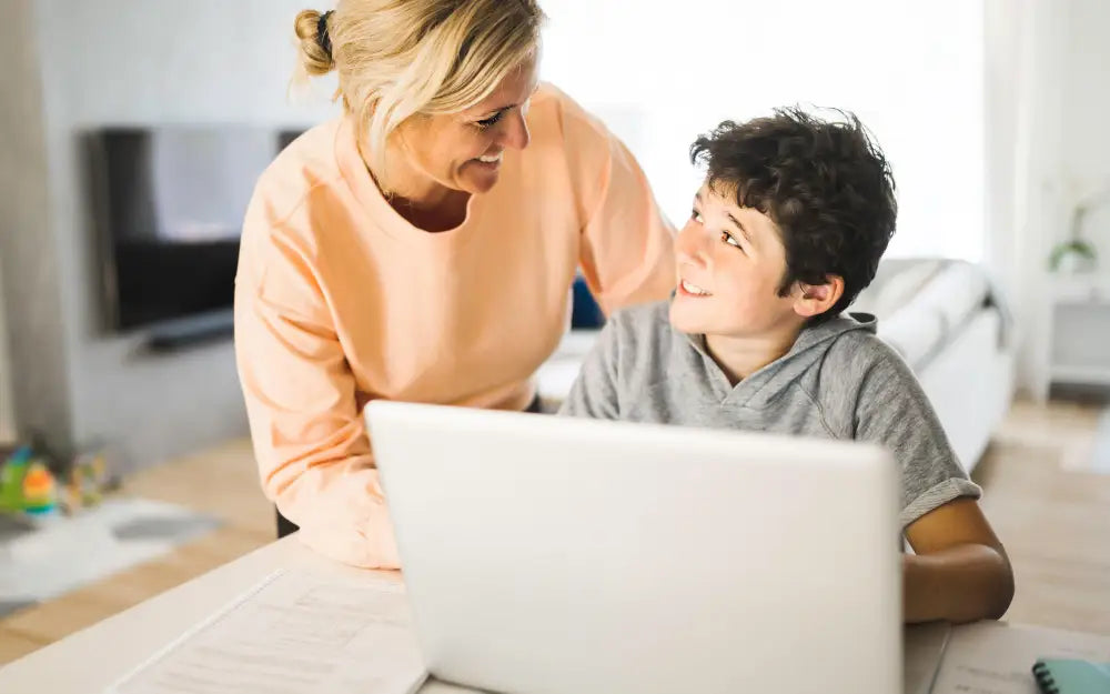 Écrans et IA pour les devoirs : le guide complet pour s'y retrouver sans se tromper